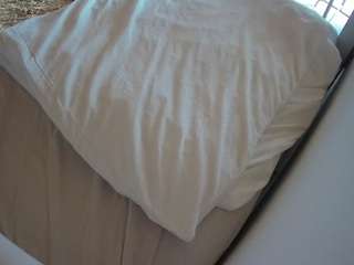 voyeurcam-julmodels-whitebed-1