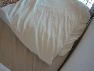 voyeurcam-julmodels-whitebed-1