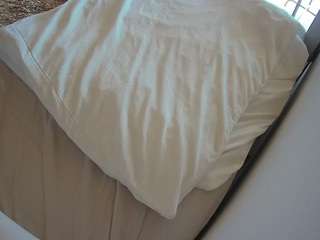 voyeurcam-julmodels-whitebed-1