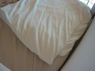 voyeurcam-julmodels-whitebed-1