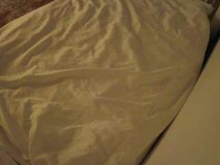 voyeurcam-julmodels-whitebed-1