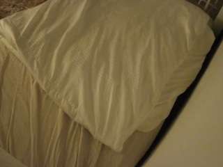 voyeurcam-julmodels-whitebed-1