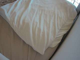 voyeurcam-julmodels-whitebed-1
