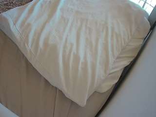 voyeurcam-julmodels-whitebed-1