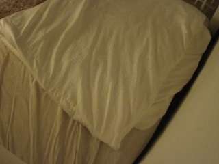 voyeurcam-julmodels-whitebed-1