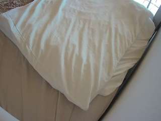 voyeurcam-julmodels-whitebed-1