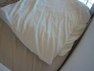 voyeurcam-julmodels-whitebed-1