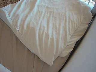 voyeurcam-julmodels-whitebed-1
