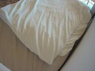voyeurcam-julmodels-whitebed-1