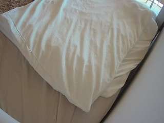 voyeurcam-julmodels-whitebed-1