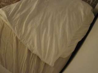 voyeurcam-julmodels-whitebed-1