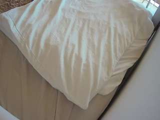 voyeurcam-julmodels-whitebed-1