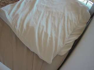 voyeurcam-julmodels-whitebed-1