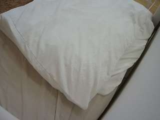voyeurcam-julmodels-whitebed-1