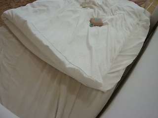 voyeurcam-julmodels-whitebed-1