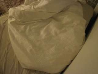 voyeurcam-julmodels-whitebed-1
