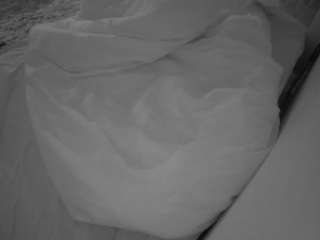 voyeurcam-julmodels-whitebed-1