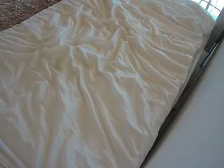 voyeurcam-julmodels-whitebed-1