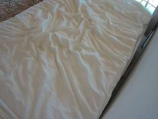voyeurcam-julmodels-whitebed-1