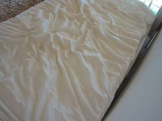 voyeurcam-julmodels-whitebed-1
