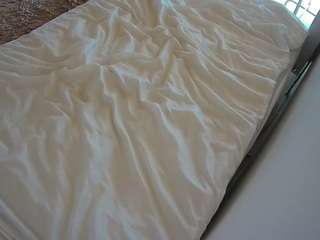 voyeurcam-julmodels-whitebed-1