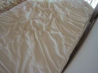 voyeurcam-julmodels-whitebed-1
