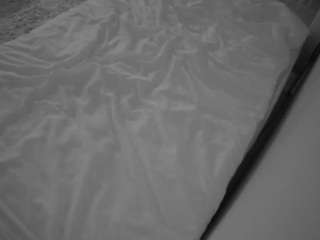 voyeurcam-julmodels-whitebed-1