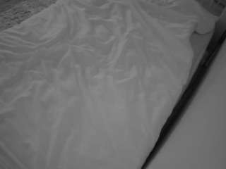  voyeurcam-julmodels-whitebed-1 chat room