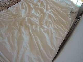voyeurcam-julmodels-whitebed-1