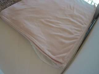 voyeurcam-julmodels-whitebed-1