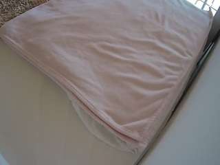 voyeurcam-julmodels-whitebed-1