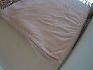 voyeurcam-julmodels-whitebed-1