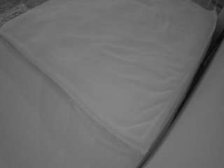 voyeurcam-julmodels-whitebed-1