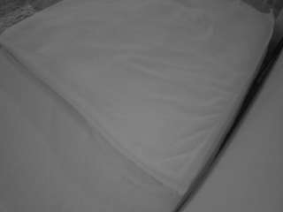 voyeurcam-julmodels-whitebed-1