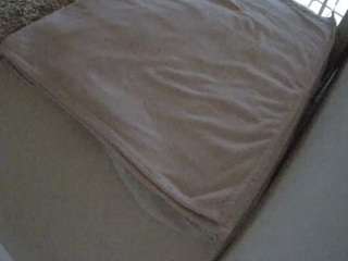 voyeurcam-julmodels-whitebed-1