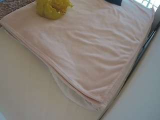 voyeurcam-julmodels-whitebed-1