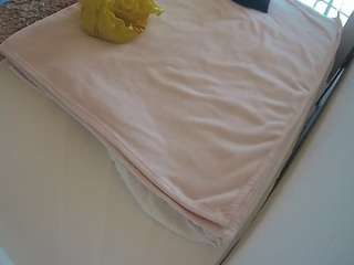 voyeurcam-julmodels-whitebed-1