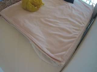 voyeurcam-julmodels-whitebed-1