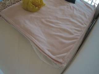voyeurcam-julmodels-whitebed-1
