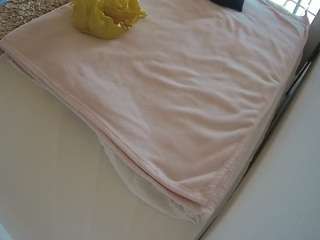 voyeurcam-julmodels-whitebed-1