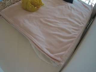 voyeurcam-julmodels-whitebed-1