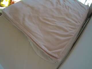 voyeurcam-julmodels-whitebed-1 Modèle Webcam Profil