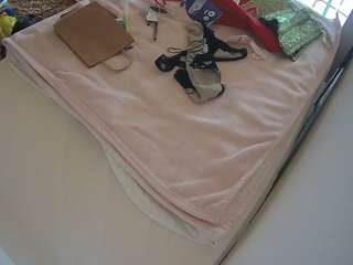 voyeurcam-julmodels-whitebed-1