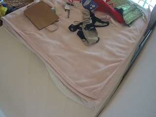 voyeurcam-julmodels-whitebed-1