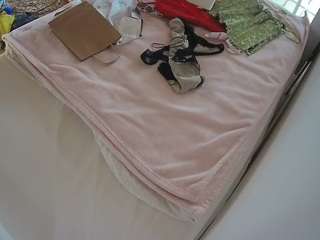voyeurcam-julmodels-whitebed-1 camsoda