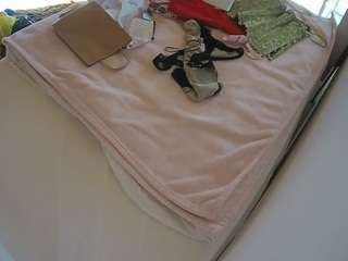 voyeurcam-julmodels-whitebed-1