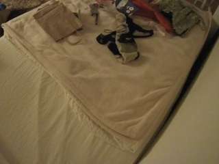 voyeurcam-julmodels-whitebed-1