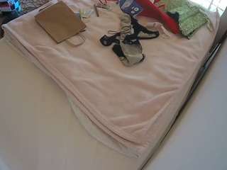 voyeurcam-julmodels-whitebed-1