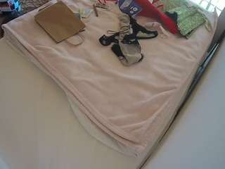 voyeurcam-julmodels-whitebed-1