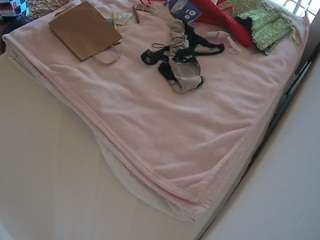 voyeurcam-julmodels-whitebed-1